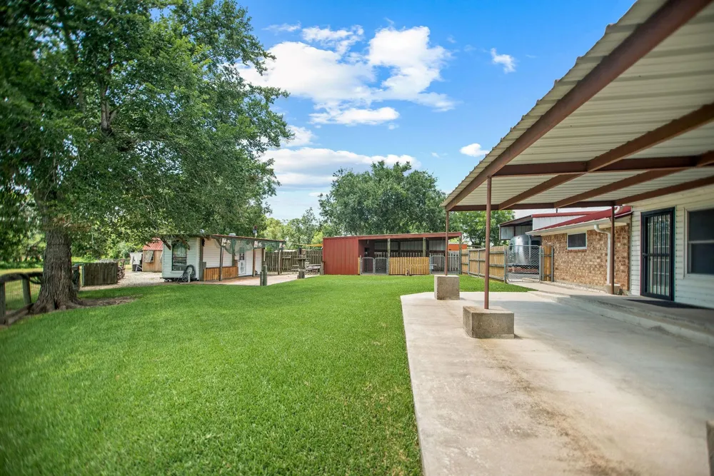 605 State Highway 172 Ganado, TX 77962
