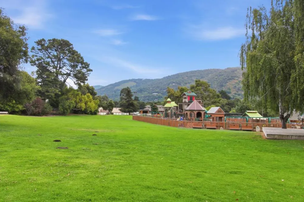 18 Middle Canyon Way #B Carmel Valley, CA 93924