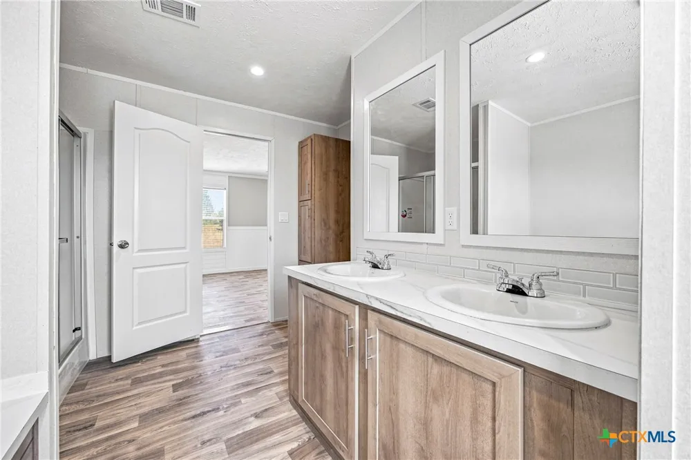 Address Not Shown Waelder, TX 78959