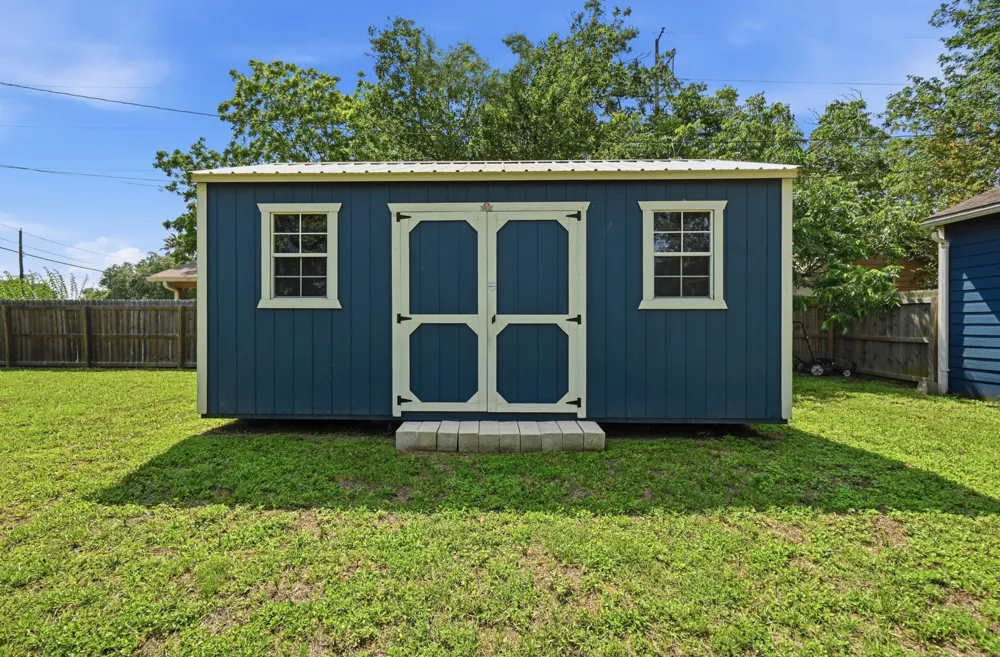 1127 Parr Street Luling, TX 78648