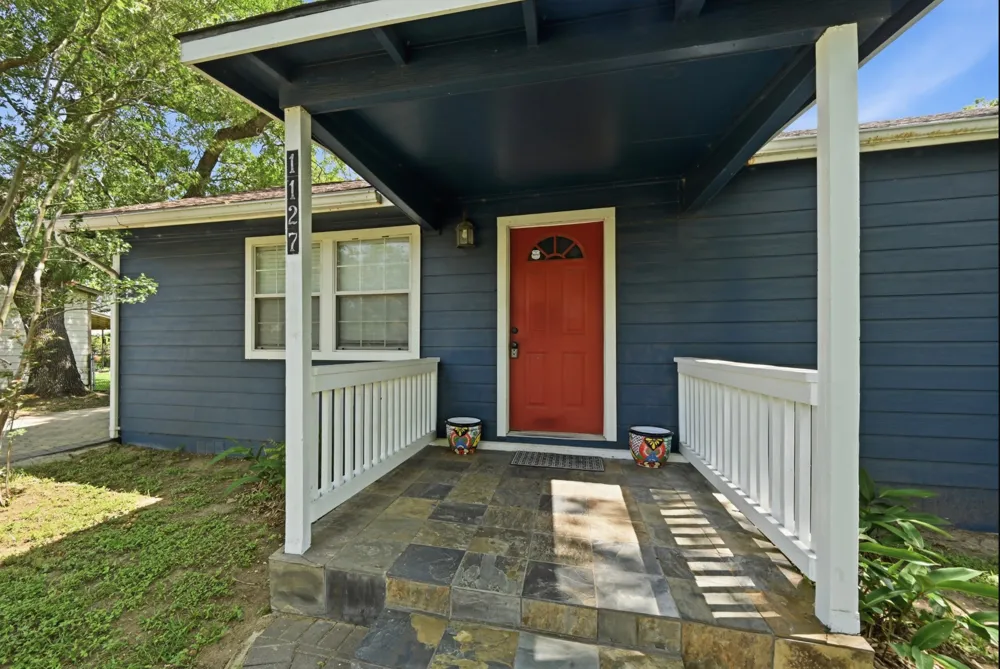 1127 Parr Street Luling, TX 78648