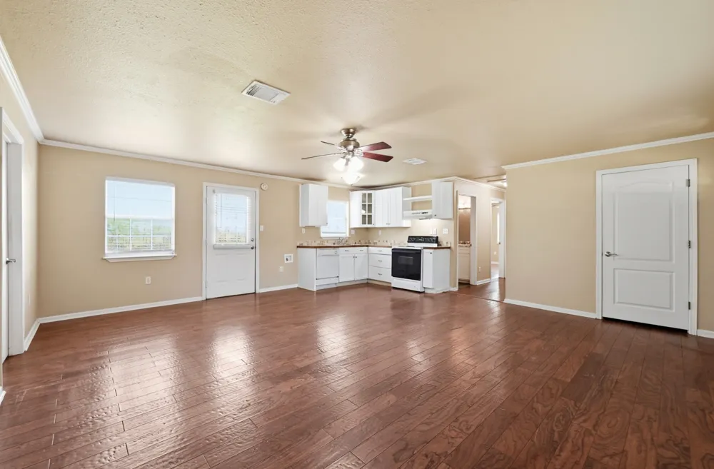 1127 Parr Street Luling, TX 78648