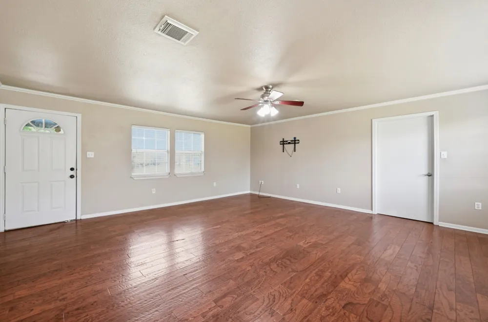 1127 Parr Street Luling, TX 78648