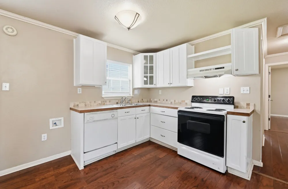 1127 Parr Street Luling, TX 78648