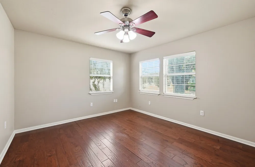1127 Parr Street Luling, TX 78648