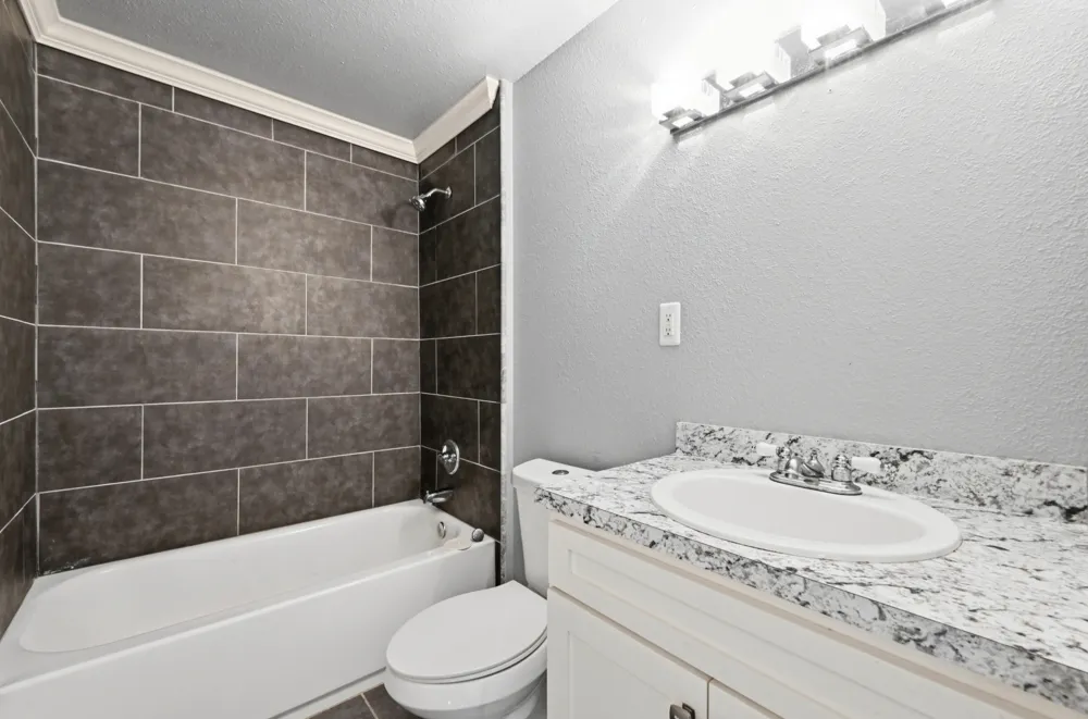 1127 Parr Street Luling, TX 78648