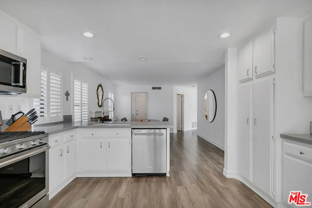 26839 Cactus Trail Agoura Hills, CA 91301
