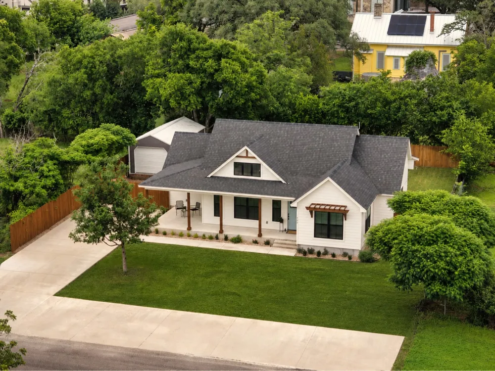 402 E Ash Drive Johnson City, TX 78636