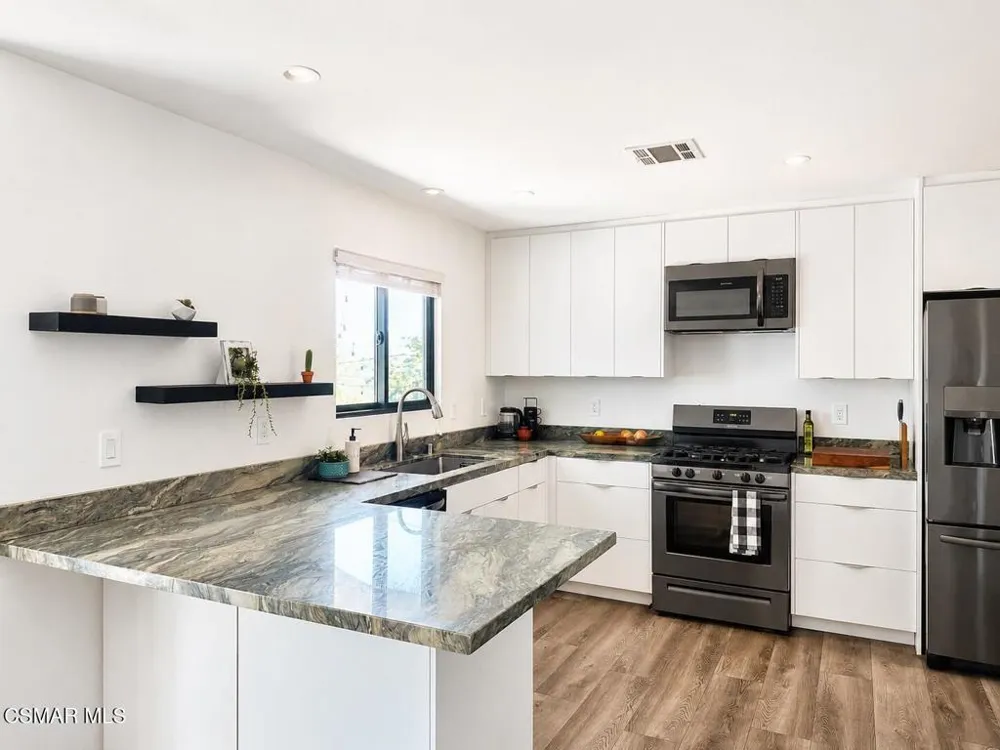 9218 Slater Terrace Chatsworth, CA 91311