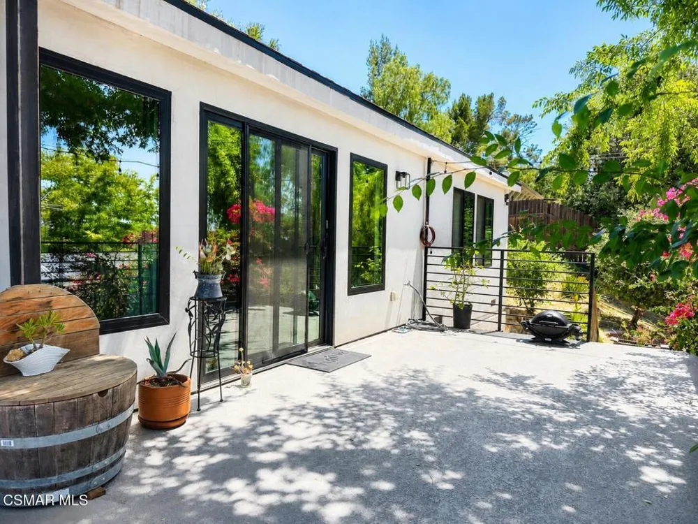 9218 Slater Terrace Chatsworth, CA 91311
