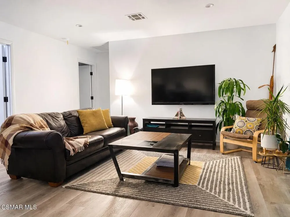 9218 Slater Terrace Chatsworth, CA 91311