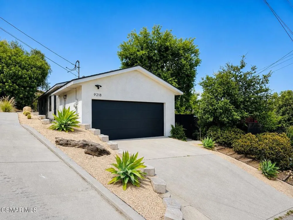 9218 Slater Terrace Chatsworth, CA 91311