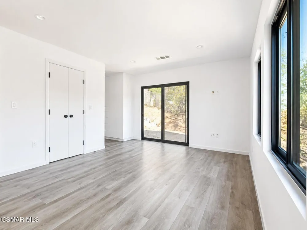9218 Slater Terrace Chatsworth, CA 91311