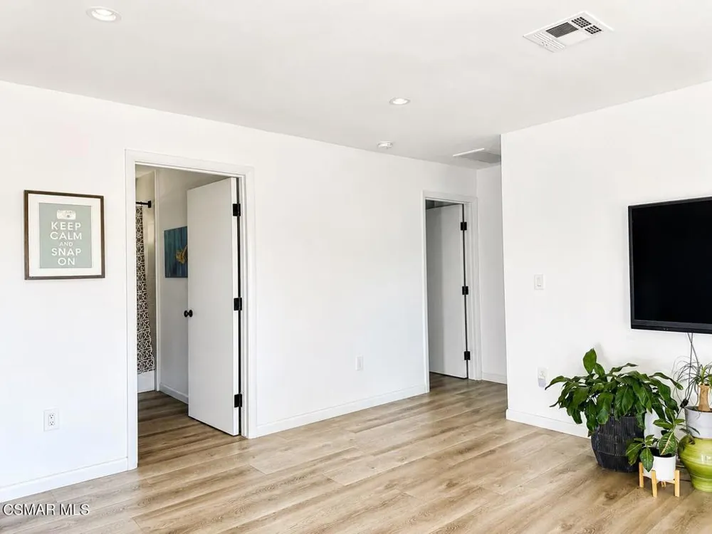 9218 Slater Terrace Chatsworth, CA 91311