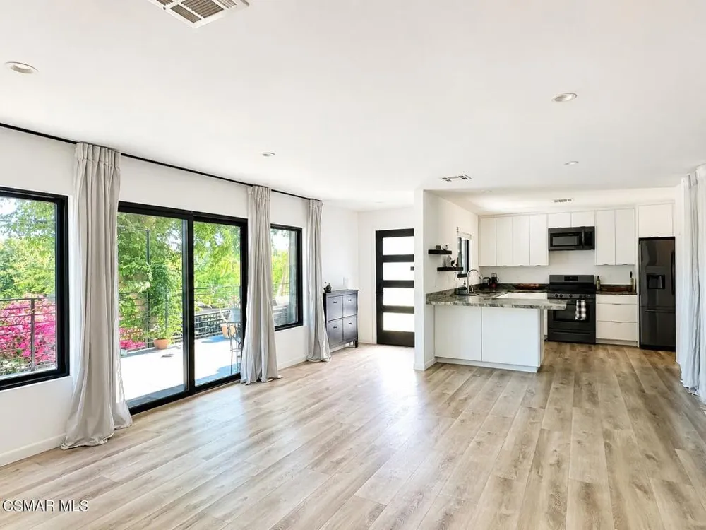 9218 Slater Terrace Chatsworth, CA 91311