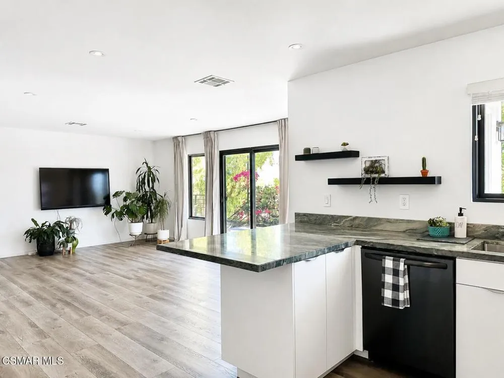 9218 Slater Terrace Chatsworth, CA 91311