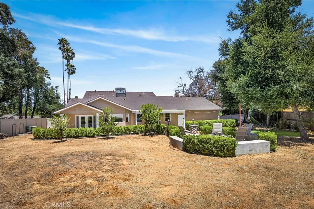 21 W Hilton Avenue Redlands, CA 92373