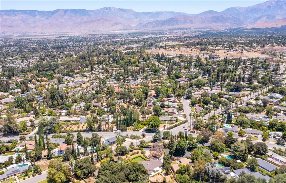 21 W Hilton Avenue Redlands, CA 92373