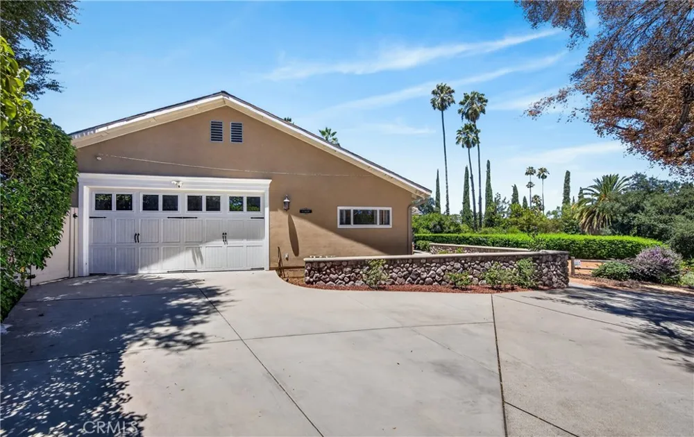 21 W Hilton Avenue Redlands, CA 92373