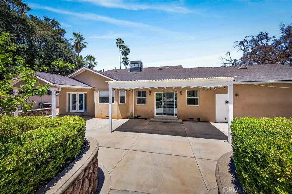 21 W Hilton Avenue Redlands, CA 92373