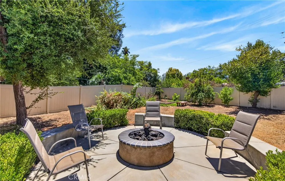 21 W Hilton Avenue Redlands, CA 92373