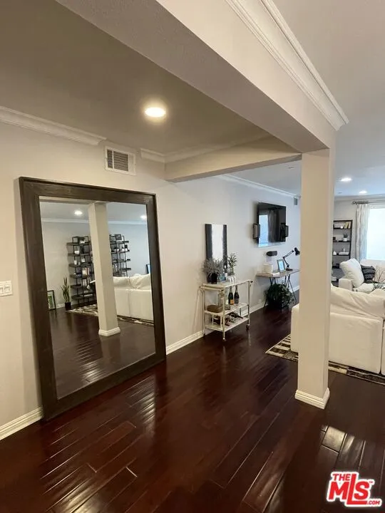 4533 Vista Del Monte Avenue #101 Los Angeles, CA 91403