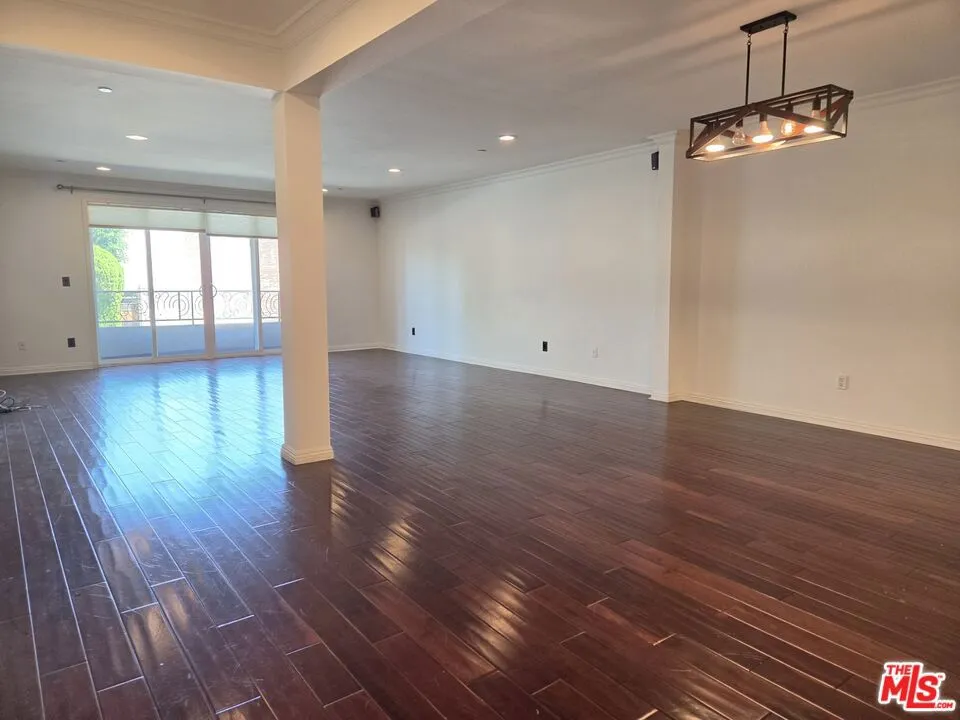 4533 Vista Del Monte Avenue #101 Los Angeles, CA 91403