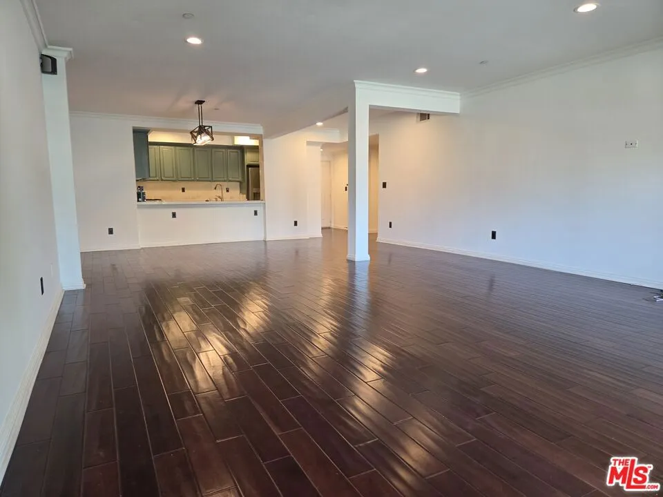 4533 Vista Del Monte Avenue #101 Los Angeles, CA 91403