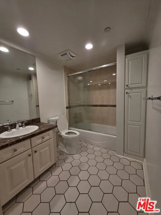 4533 Vista Del Monte Avenue #101 Los Angeles, CA 91403