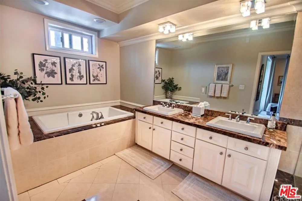 4533 Vista Del Monte Avenue #101 Los Angeles, CA 91403