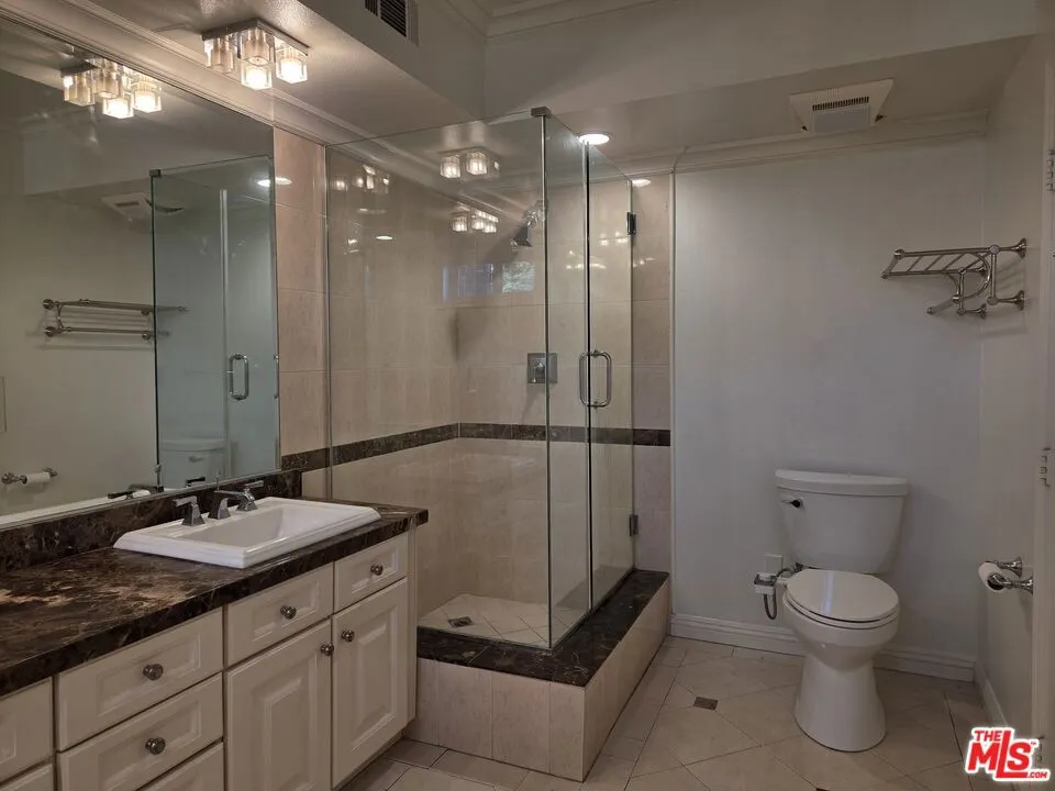 4533 Vista Del Monte Avenue #101 Los Angeles, CA 91403
