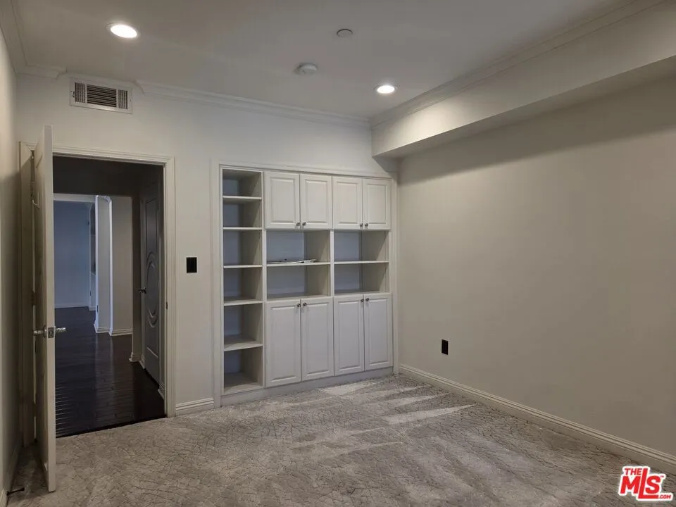 4533 Vista Del Monte Avenue #101 Los Angeles, CA 91403
