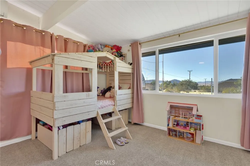 9996 Estrada Lucerne Valley, CA 92356