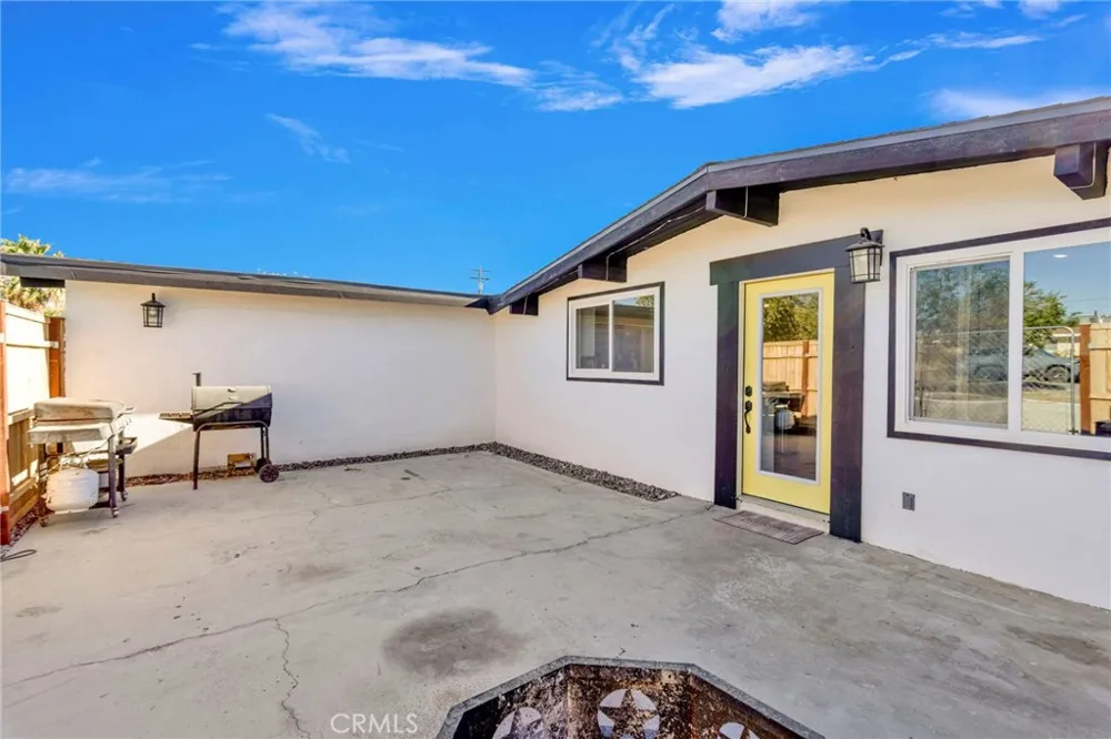 9996 Estrada Lucerne Valley, CA 92356