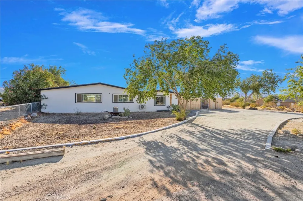 9996 Estrada Lucerne Valley, CA 92356