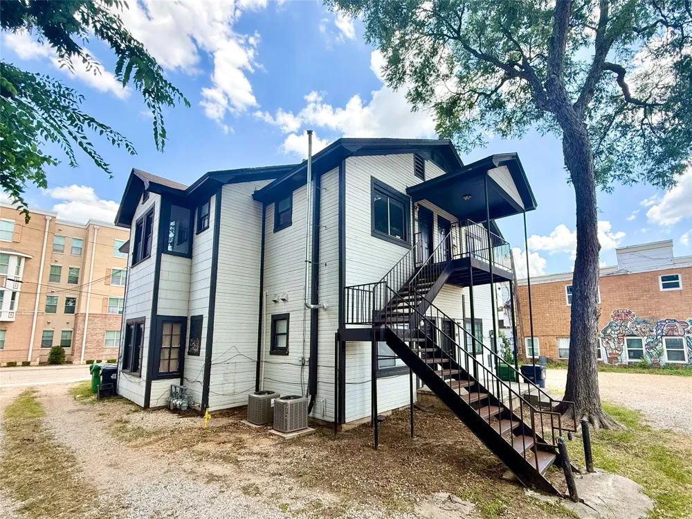 107 Fry Street #205 Denton, TX 76201