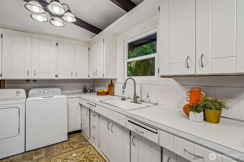 1208 NE Northgate Way Seattle, WA 98125