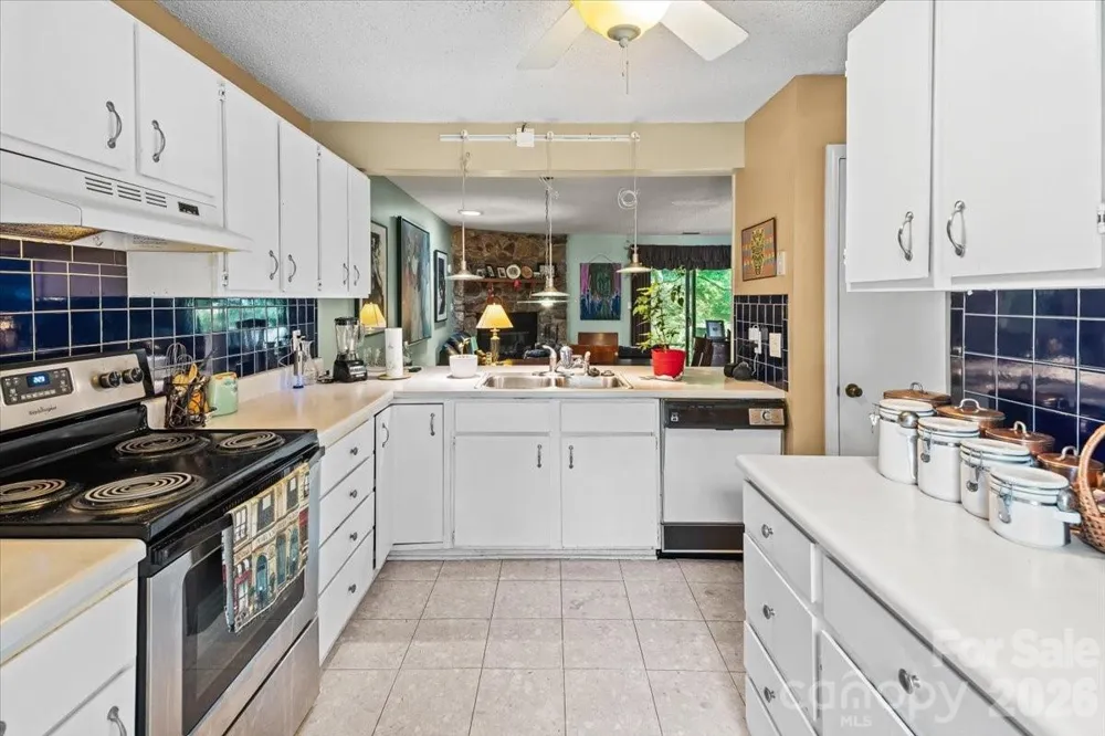 39 Wildwood Avenue Asheville, NC 28804