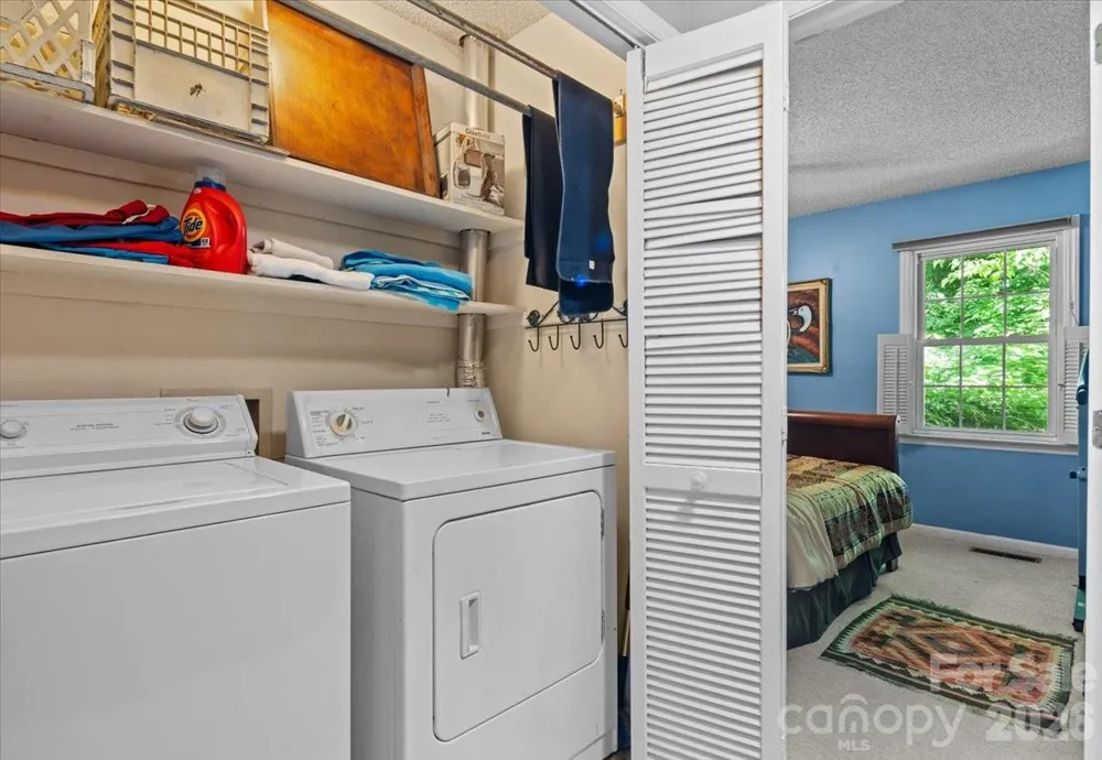 39 Wildwood Avenue Asheville, NC 28804