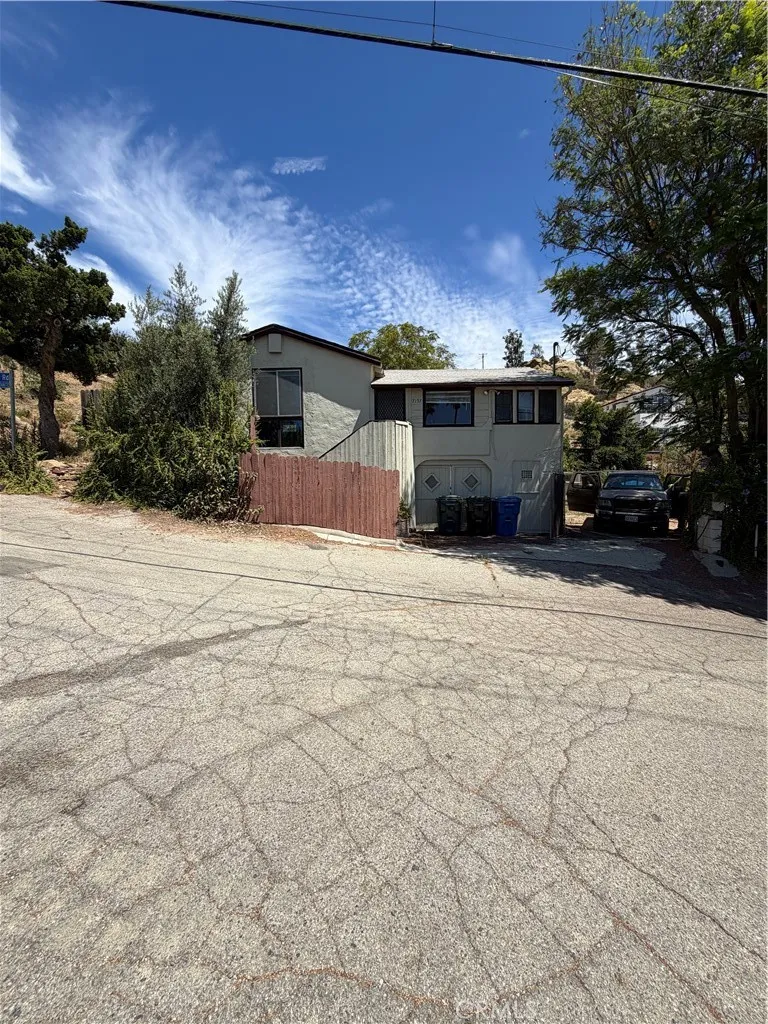 7157 Leota Canoga Park, CA 91304