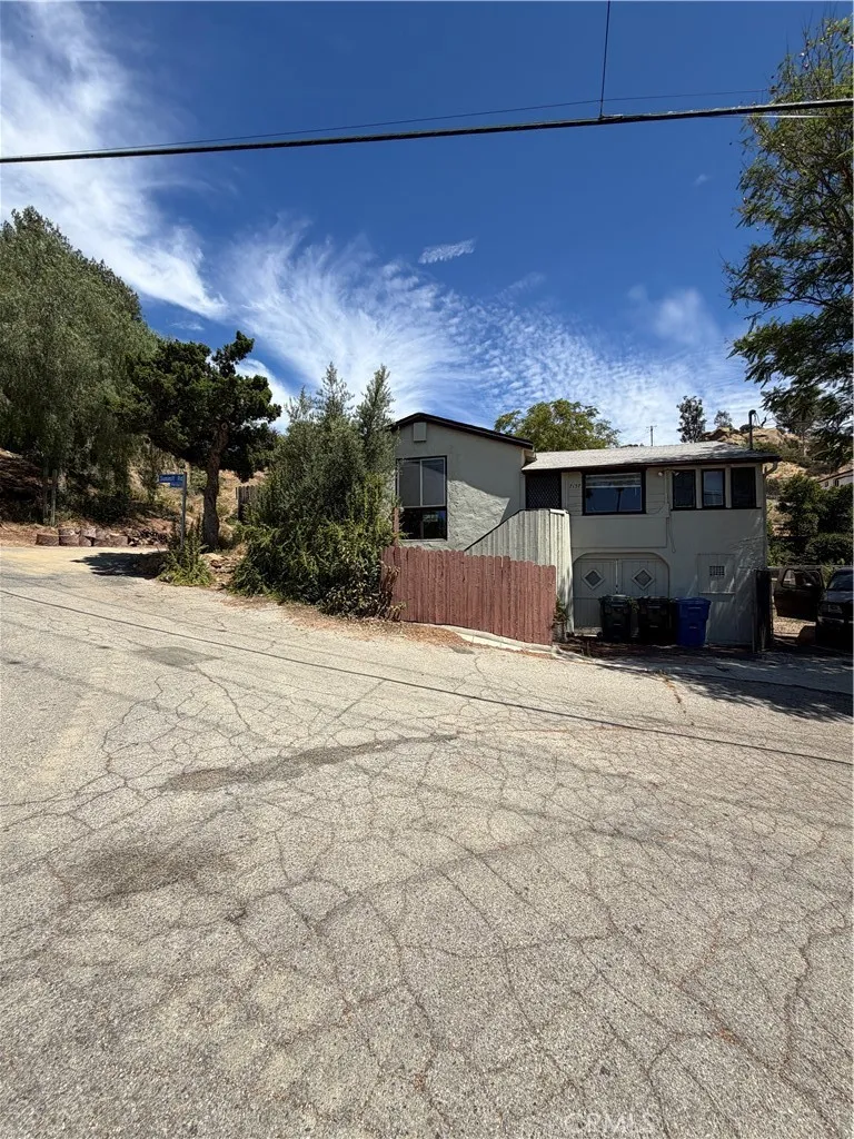 7157 Leota Canoga Park, CA 91304