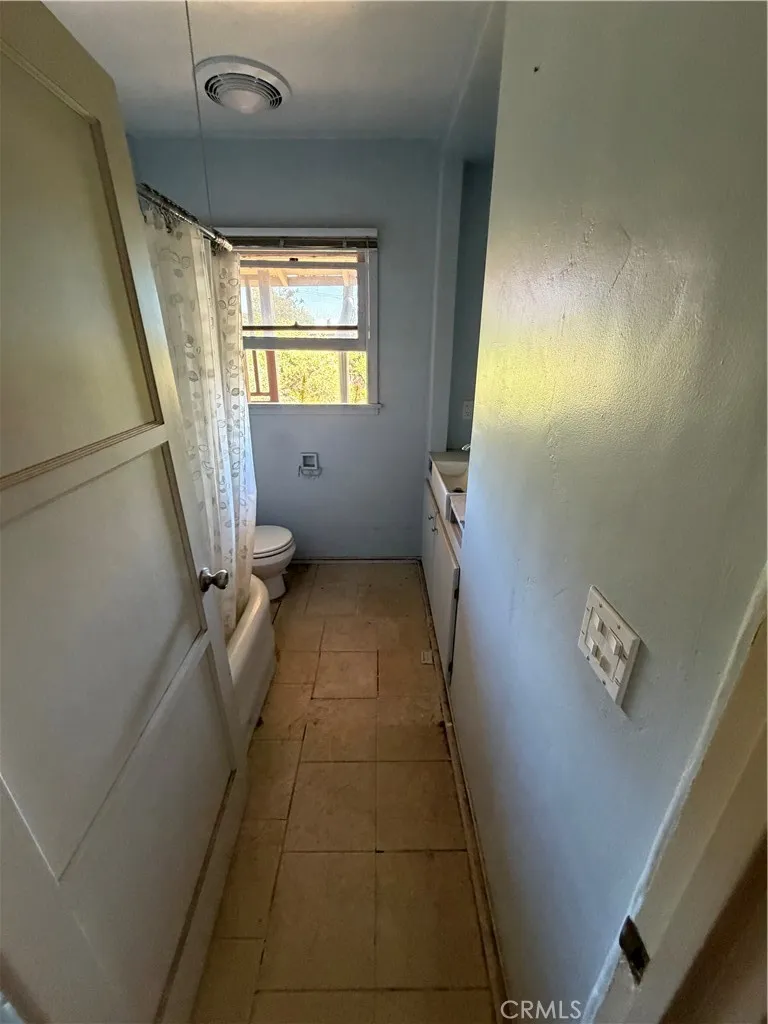 7157 Leota Canoga Park, CA 91304