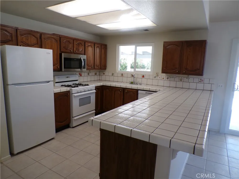 5102 W Avenue L10 Quartz Hill, CA 93536