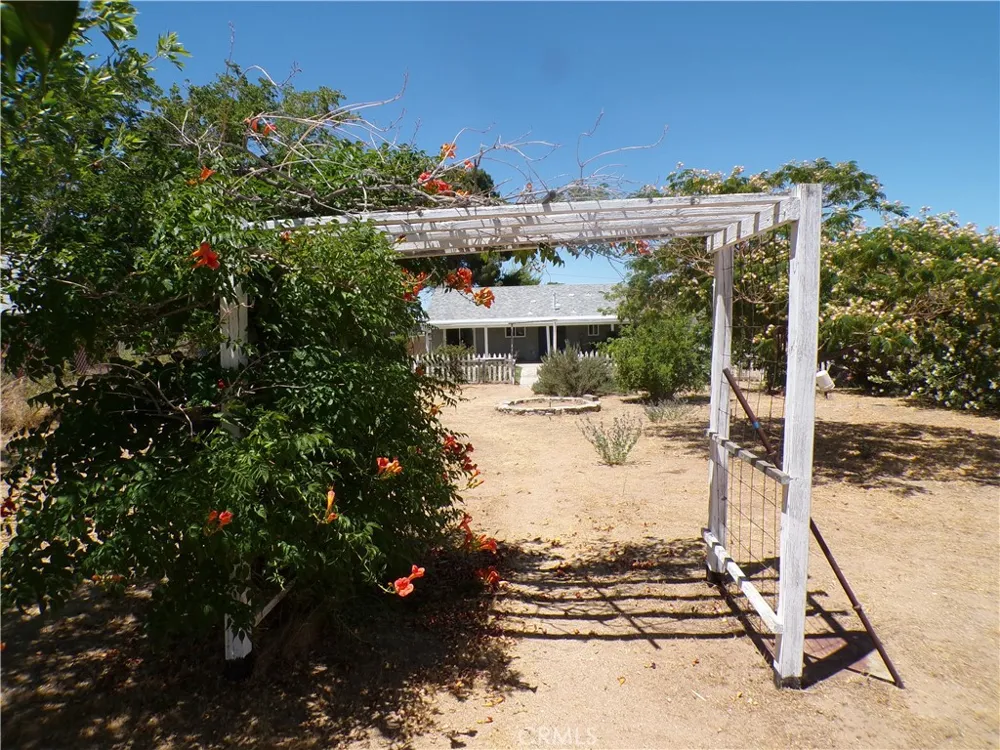 5102 W Avenue L10 Quartz Hill, CA 93536