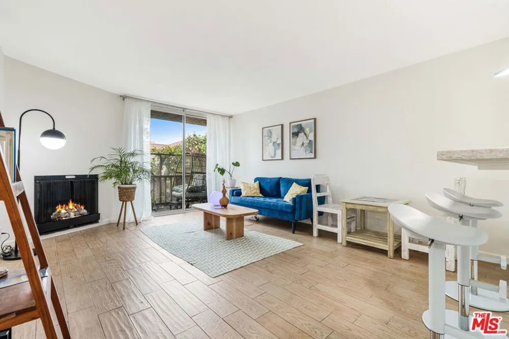 8740 Tuscany Avenue #207 Playa del Rey, CA 90293