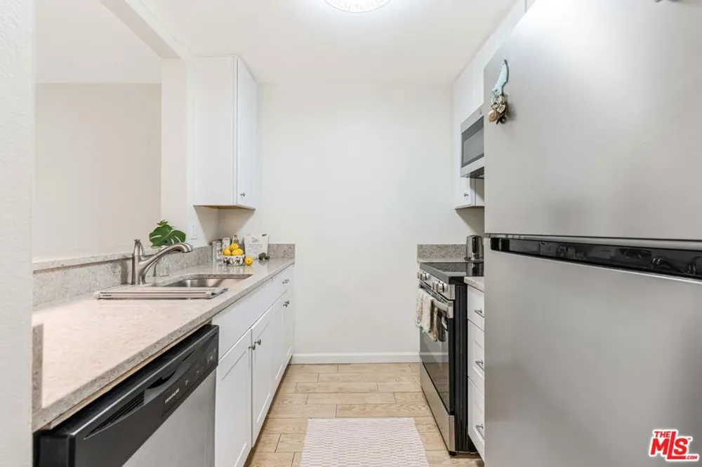8740 Tuscany Avenue #207 Playa del Rey, CA 90293