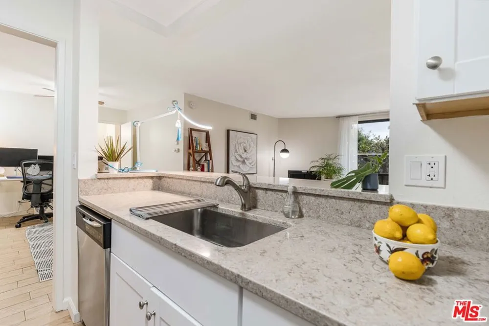 8740 Tuscany Avenue #207 Playa del Rey, CA 90293