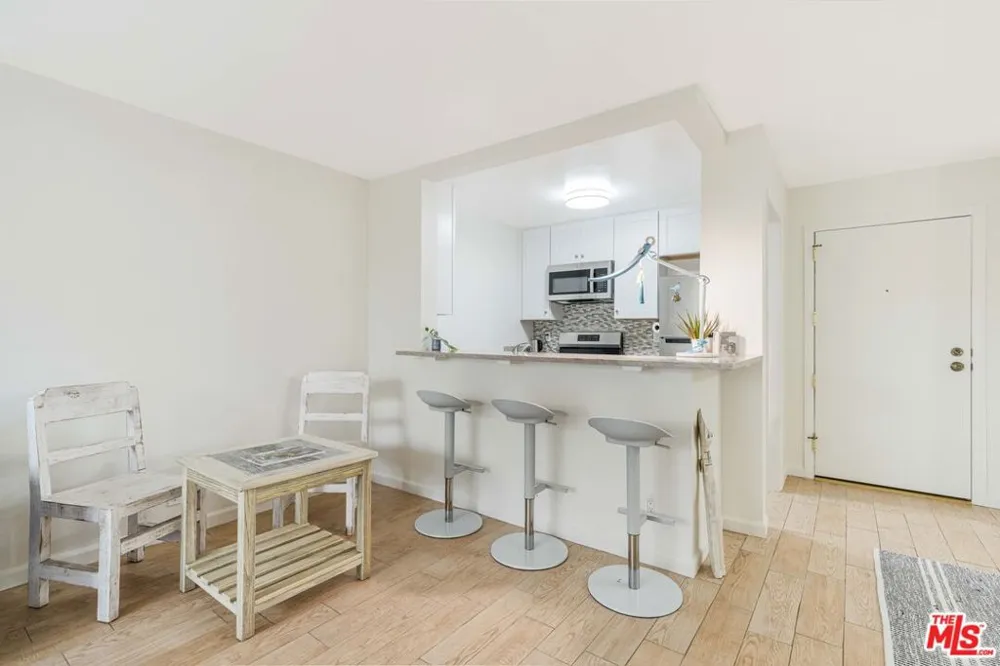 8740 Tuscany Avenue #207 Playa del Rey, CA 90293