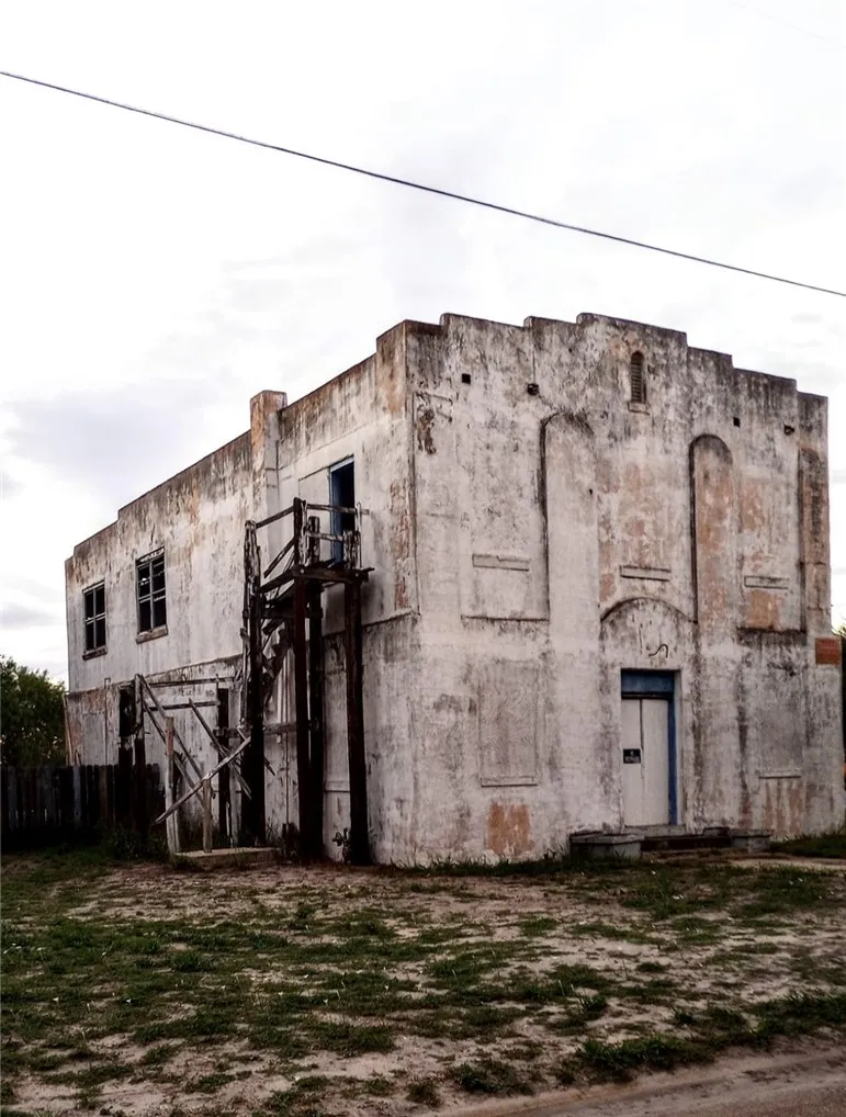 601 S Chester Falfurrias, TX 78355