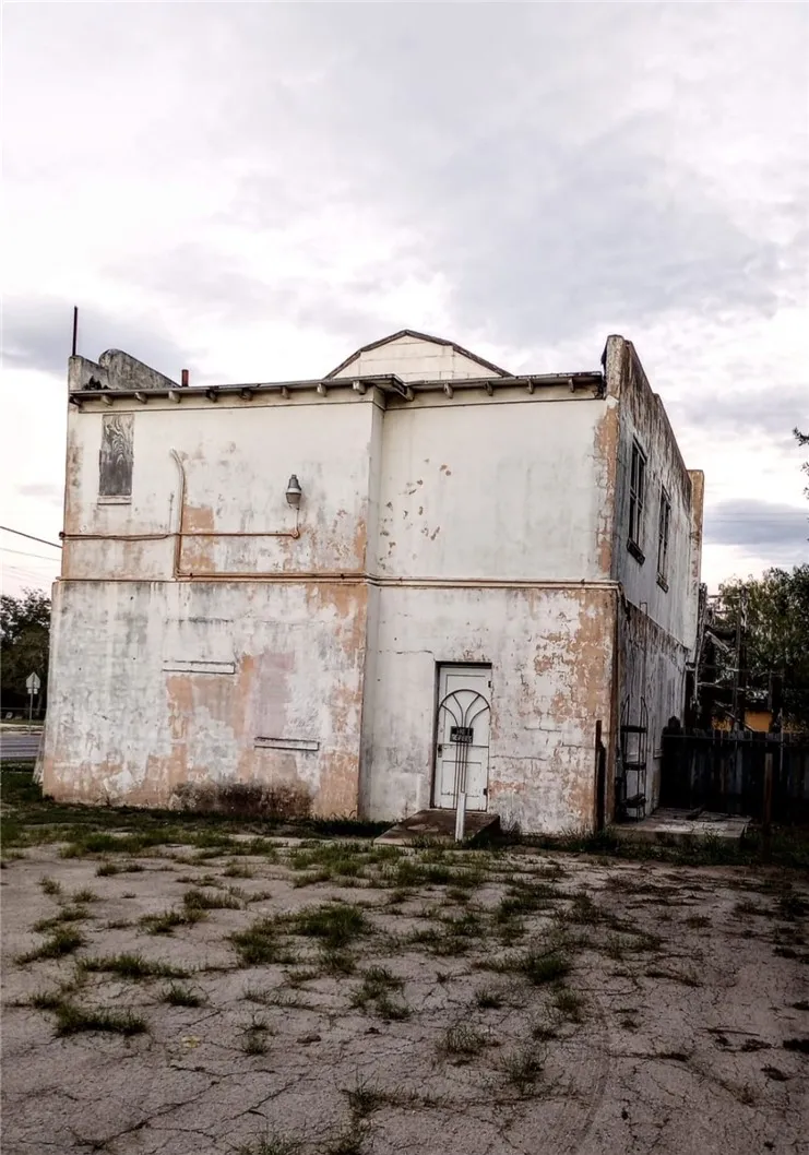 601 S Chester Falfurrias, TX 78355
